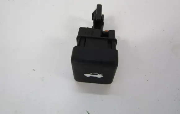 Alfa Romeo 166 Tailgate/boot open switch button 