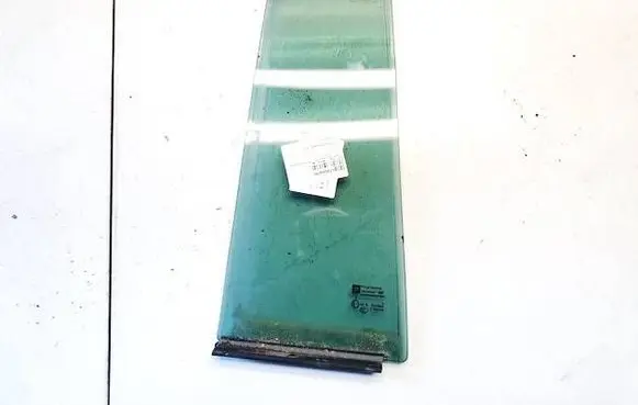 Rear vent window glass