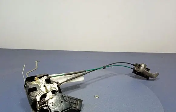 KIA Magentis Front door lock