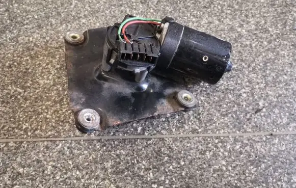 Mitsubishi Carisma Wiper motor 0390241170