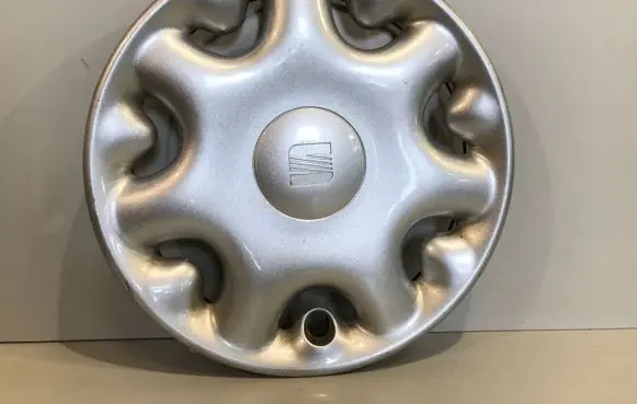 Seat Cordoba (6K) R13 wheel hub/cap/trim 6K0601147 6K0601147S