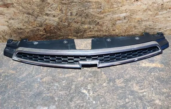 Chevrolet Cruze Front bumper upper radiator grill 96832951