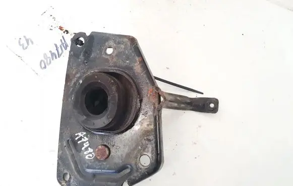 Peugeot 307 Engine mount bracket