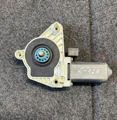 Volkswagen PASSAT B8 Front door window regulator motor 5Q4959802B 180430242583 1036C22941100