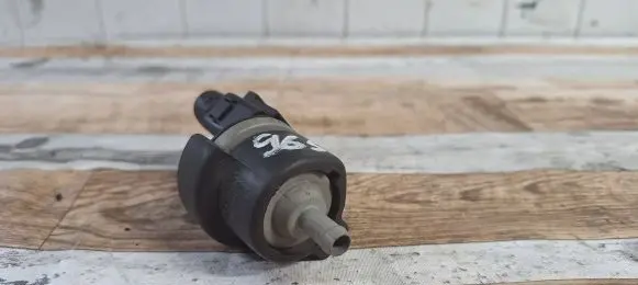 Volkswagen Golf V Valve vacuum 058133459 42115905