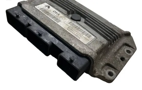 Renault Megane III Engine control unit/module V29004369A 237100131R 237100132R