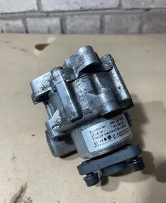 Audi A6 S6 C5 4B Power steering pump 4B0145155R 7691955267