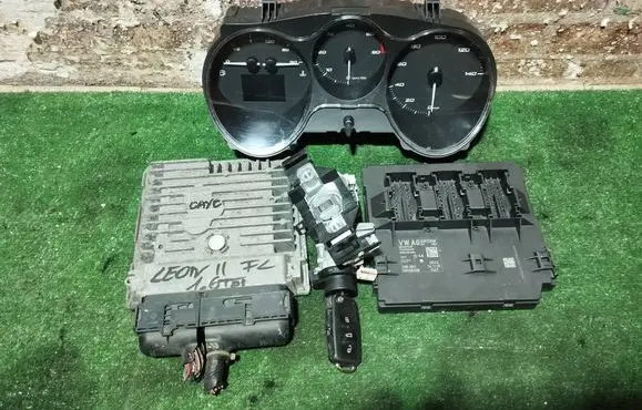 Seat Leon (1P) Engine ECU kit and lock set 03L906023GG 5WP42658AA