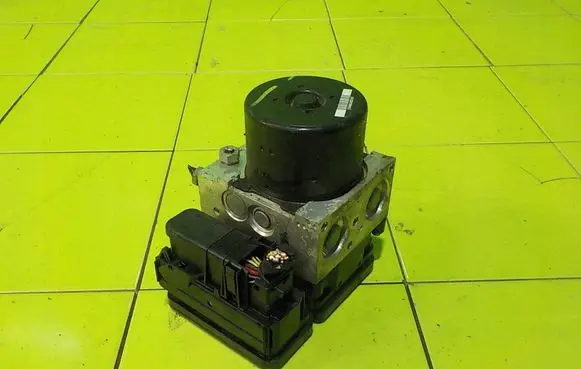 Volvo V60 ABS Pump 10021205434