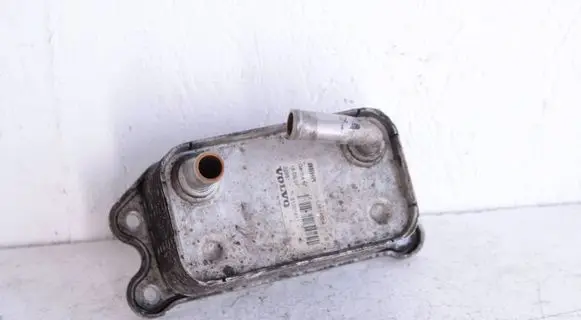 Volvo XC70 Engine oil radiator 31201911 22951