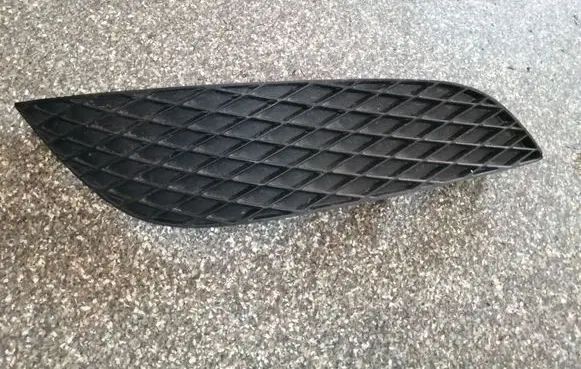Opel Astra H Front bumper lower grill 13225763