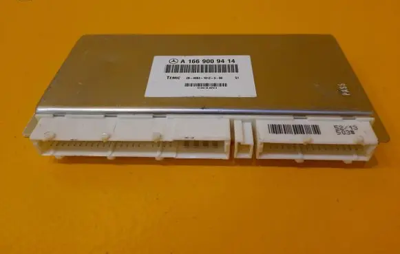 Mercedes-Benz ML W166 Air suspension control unit module (rear) A1669009414