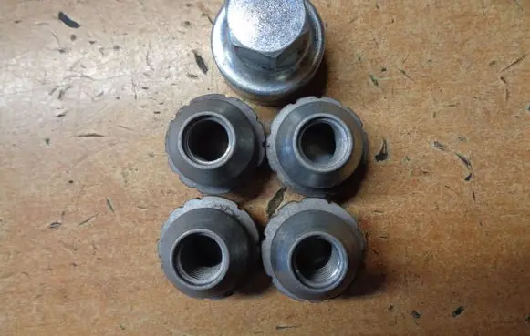 Ford Ka Anti-theft wheel nuts and lock 