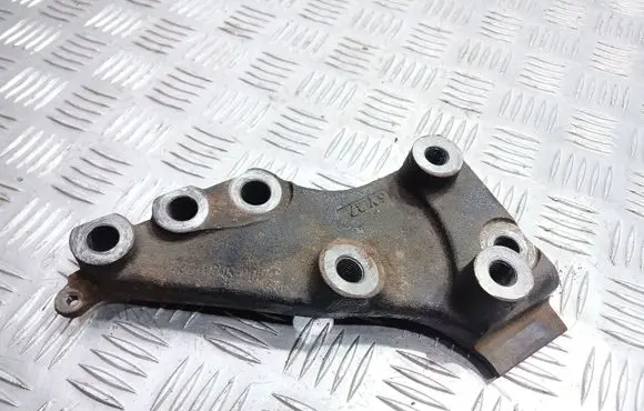 Honda Civic Engine mounting bracket