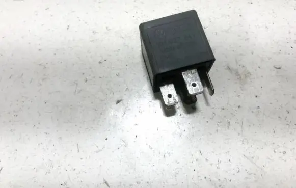 Volkswagen PASSAT B6 Other relay 191927841 v23134a52x196