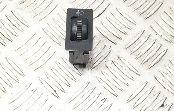 Toyota Avensis T250 Headlight level height control switch C04 350C04