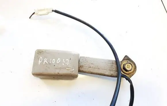Nissan Quest Front seatbelt buckle
