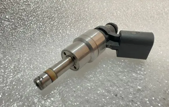 Audi A6 Allroad C6 Fuel injector 06E906036C