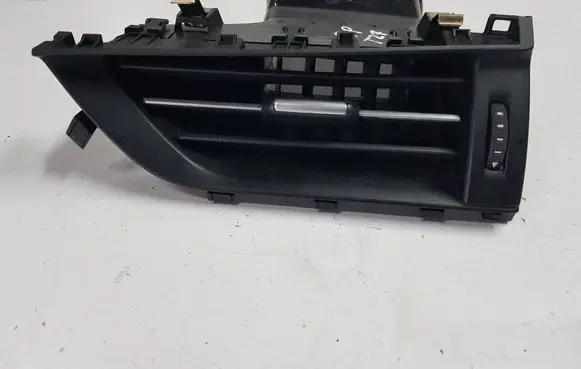 Toyota Avensis T270 Dashboard side air vent grill/cover trim 5565005170