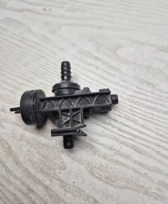 Volvo V70 Valve vacuum 30665071 170703 30645493