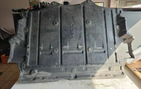 Nissan Leaf I (ZE0) Center/middle under tray cover 748N33NL0A