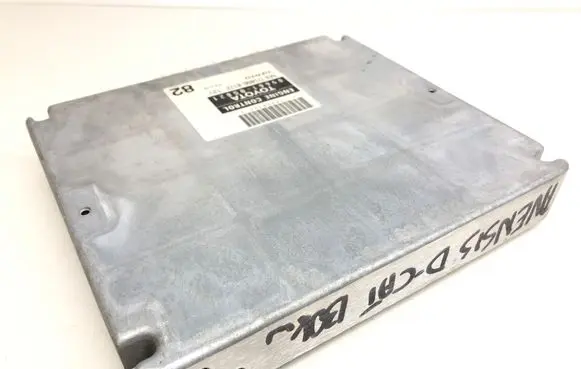 Toyota Avensis T250 Engine control unit/module 8966105821 MB1758008332