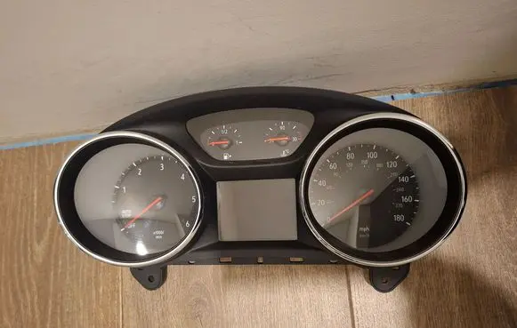 Opel Insignia B Speedometer (instrument cluster) 39187103