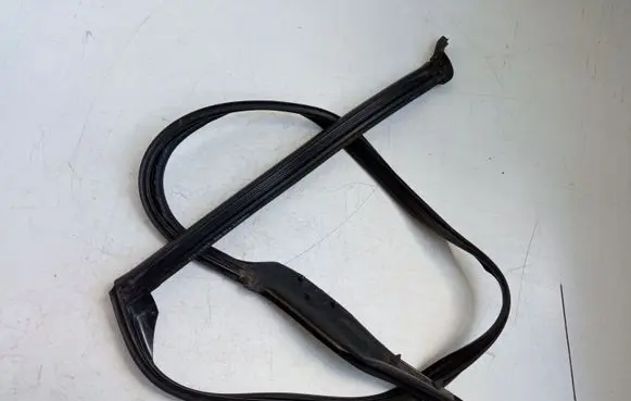 BMW 5 F10 F11 Rubber seal rear door 7182304