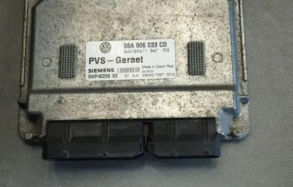 Volkswagen Golf V Engine control unit/module 06A906033CD 5WP4020603