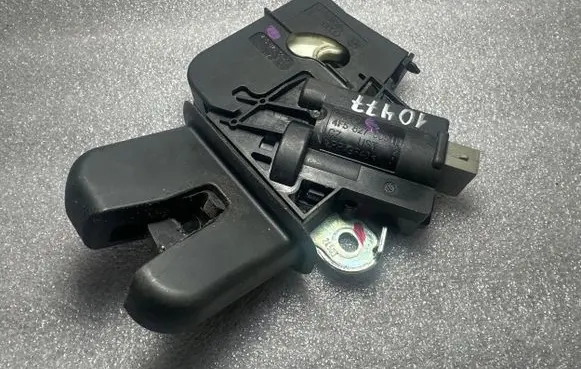 Audi A6 S6 C5 4B Tailgate/trunk/boot lock/catch/latch 4F5827505D