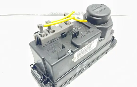 Mercedes-Benz SLK R170 Central locking vacuum pump 1708000848