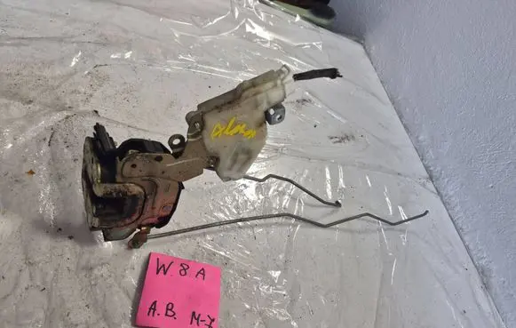 Nissan Almera N16 Front door lock 8055261U66 89A542