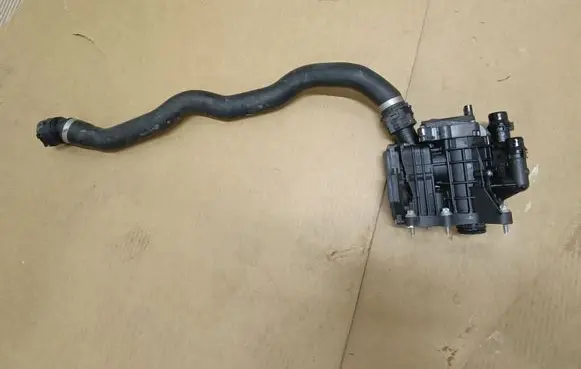 Thermostat/thermostat housing