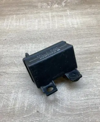 Renault Megane I Glow plug pre-heat relay 7700867558C