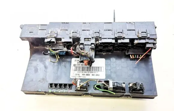 Mercedes-Benz C W203 Fuse box set 2095450701 5dk008486-11