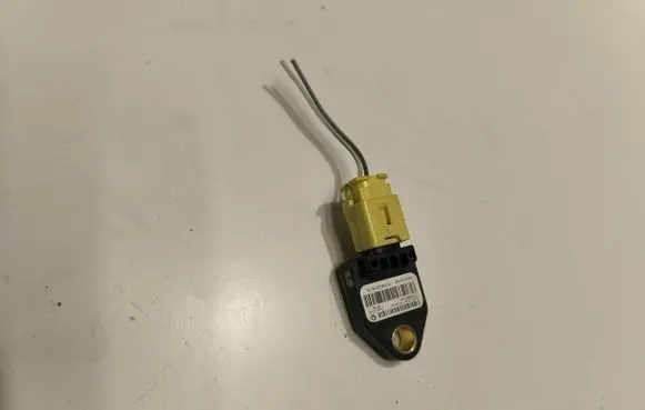 Chrysler Sebring (JS) Airbag deployment crash/impact sensor P04896061AA TC4ME029944756 39754C