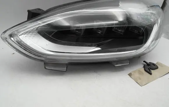 Ford Fiesta Headlight/headlamp H1BB13E015AE
