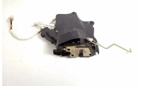 Toyota Avensis T220 Front door lock 69320-20700
