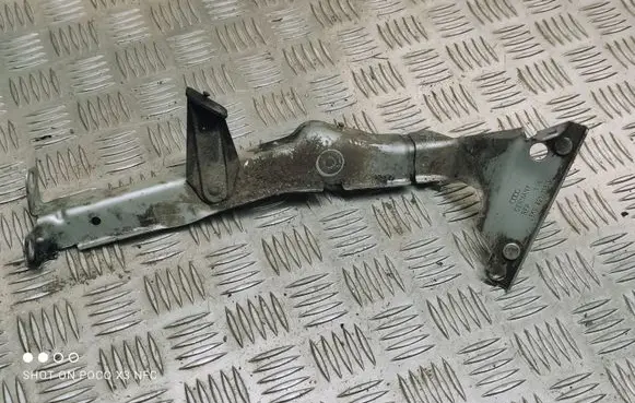 Audi A4 S4 B8 8K Fender mounting bracket 8K0821135C