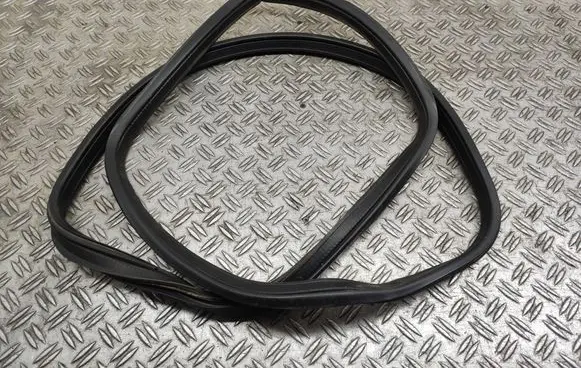Suzuki SX4 Seal rubber (tailgate) 