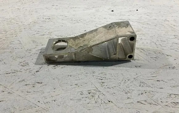 Radiator mount bracket