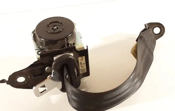 Mazda 3 I Rear seatbelt 6070217 606406300