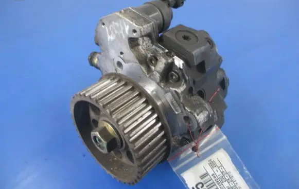Chrysler Grand Voyager IV Fuel injection high pressure pump