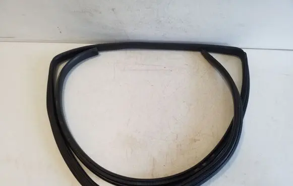 Suzuki Grand Vitara II Rear door rubber seal (on body) 