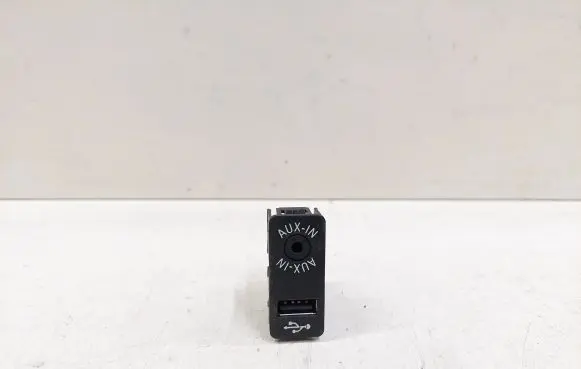 BMW 3 F30 F35 F31 USB socket connector 8410922924603 84109329246 9229246
