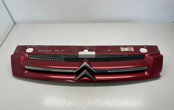 Front bumper upper radiator grill