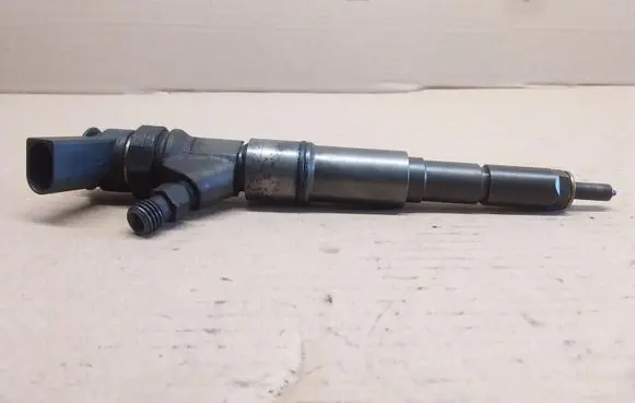 BMW 5 E60 E61 Fuel injector 7794652 0445110212