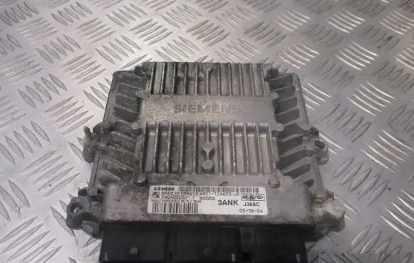 Ford Focus Engine control unit/module 4M51-12A650-JK