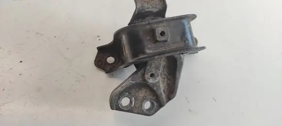 Toyota Yaris Engine mount bracket