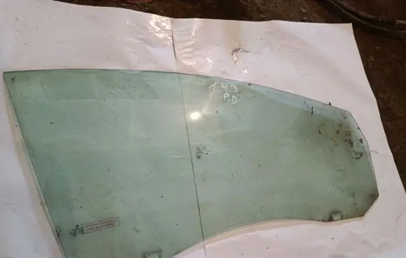 Volkswagen Golf Plus Front door window glass four-door E143R001057 DOT27M235AS2